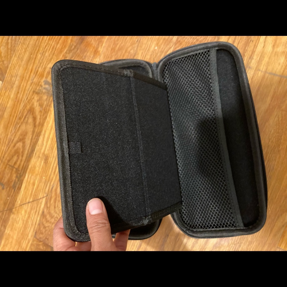 Nintendo switch red case - Picture 6 of 11